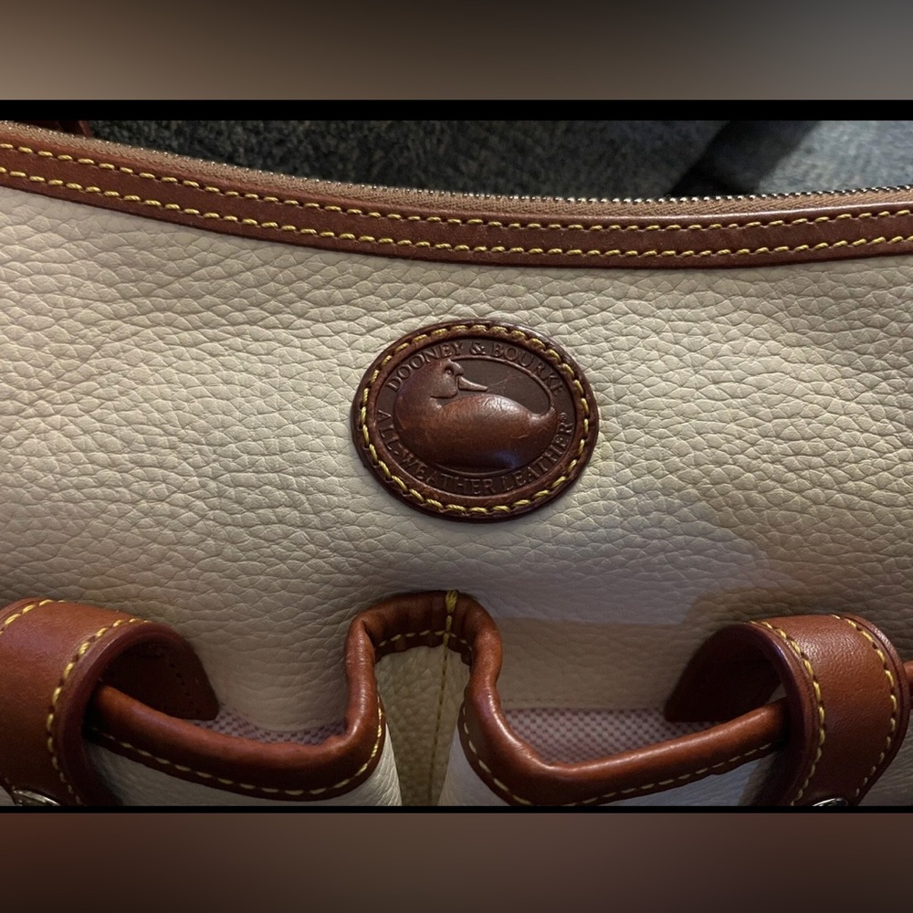 SOLD Dooney & Bourke AWL 2 crossbody letter carrier. Offers welcome! - Picture 3 of 10